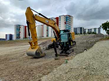 Bakı da Manitou (Teleskopik Yükleyici) Kiralama 35-26-20 Metre Seçenekleriyle Şantiyede Hız ve Güven
